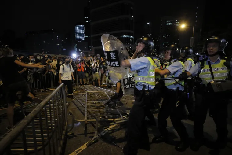 Najveći prosvjed u Hong Kongu zavr&scaron;io sukobom policije i studenata