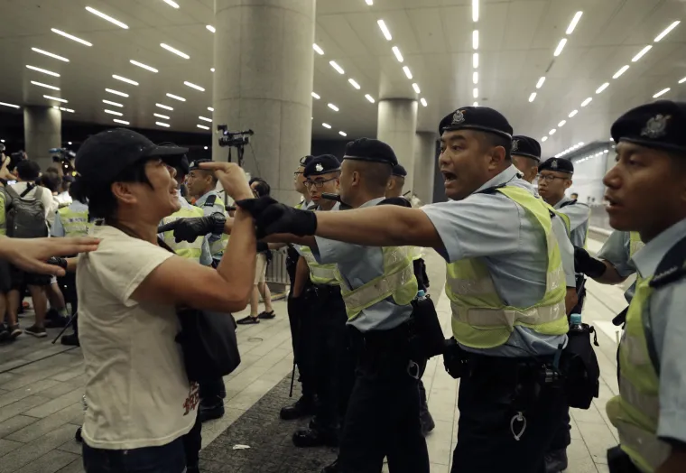 Najveći prosvjed u Hong Kongu zavr&scaron;io sukobom policije i studenata
