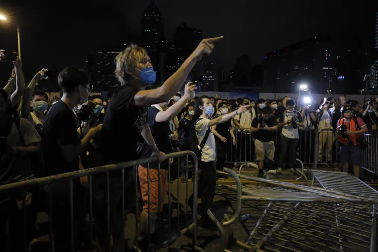 Najveći prosvjed u Hong Kongu zavr&scaron;io sukobom policije i studenata