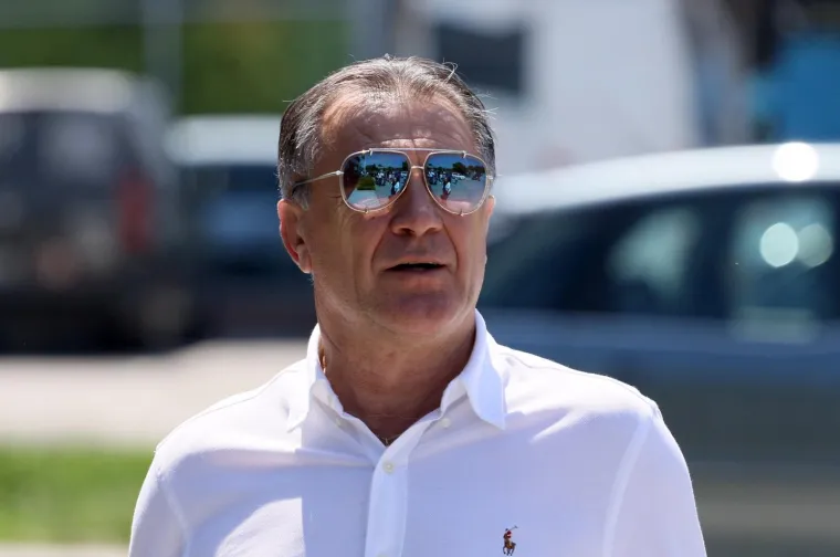 Zdravko Mamić do&scaron;ao je u zgradu suda u Sarajevu. Zdravku Mamiću jutros je uručen poziv za saslu&scaron;anje pred Sudom BiH na temelju tjeralice koju su za njim raspisale vlasti u Hrvatskoj.