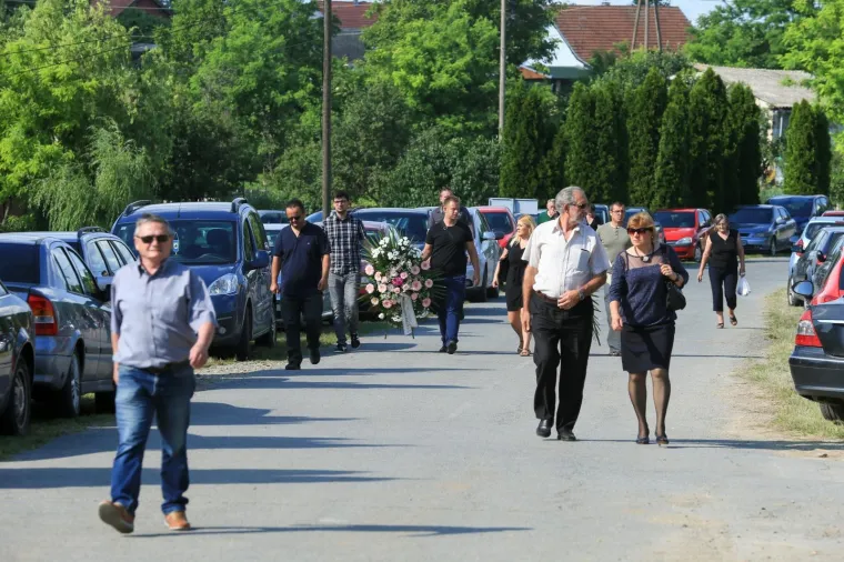 Erdut i Dalj zavijeni u crno: Posljednji oproštaj od najboljih prijateljica koje su zajedno i nastradale