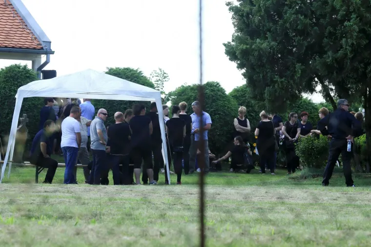 Erdut i Dalj zavijeni u crno: Posljednji oproštaj od najboljih prijateljica koje su zajedno i nastradale