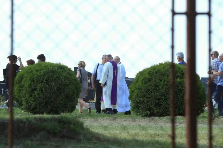 Erdut i Dalj zavijeni u crno: Posljednji oproštaj od najboljih prijateljica koje su zajedno i nastradale