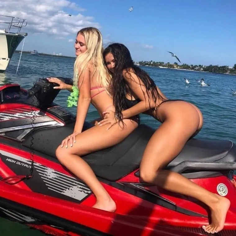 PRESAVINULE SE U STRUKU: Njihove guze su k'o influencerice - uvijek se guraju u prvi plan