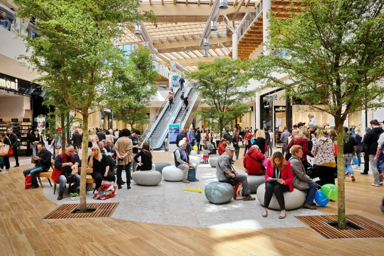 Ako stan/kuću ne možete držati hladnim, provedite 2 - 3 sata dnevno u hladnom prostoru (npr. javna zgrada koja je hlađena).