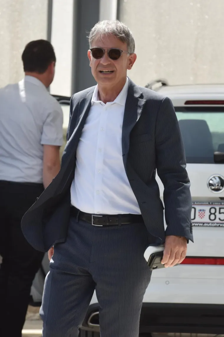 Pogledajte kako se ministar turizma zabavljao u hotelu Dejana Lovrena!