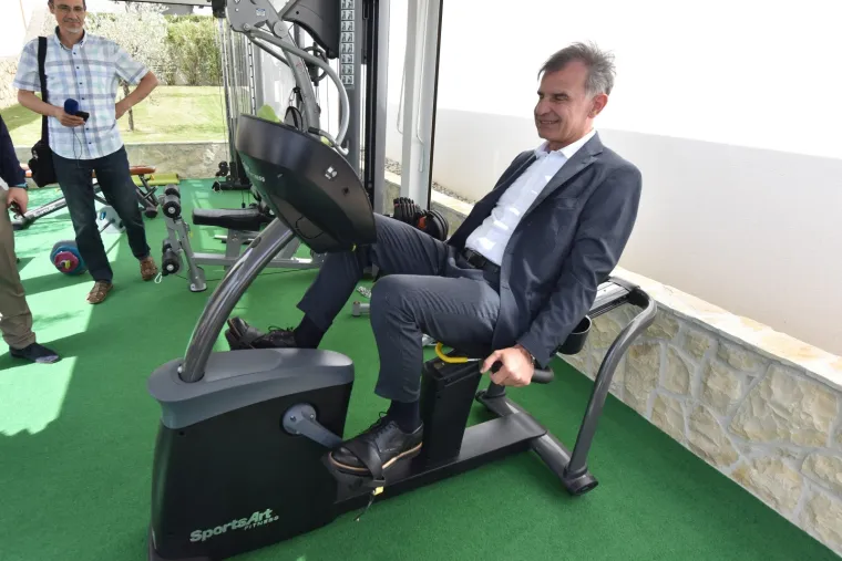 Pogledajte kako se ministar turizma zabavljao u hotelu Dejana Lovrena!