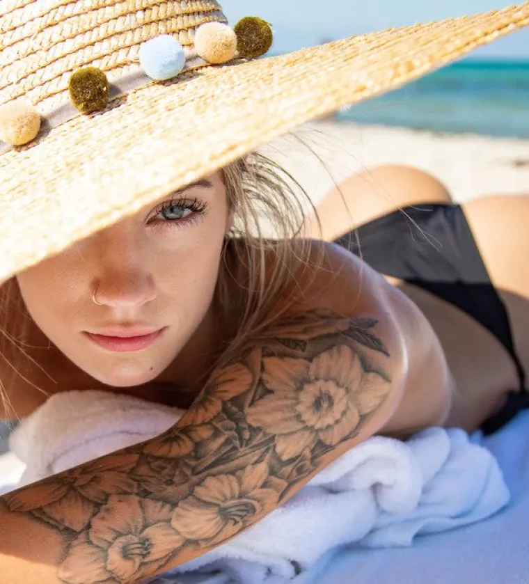 Stavile kapu i odjenule se lagano - toliko lagano da im se sve vidi