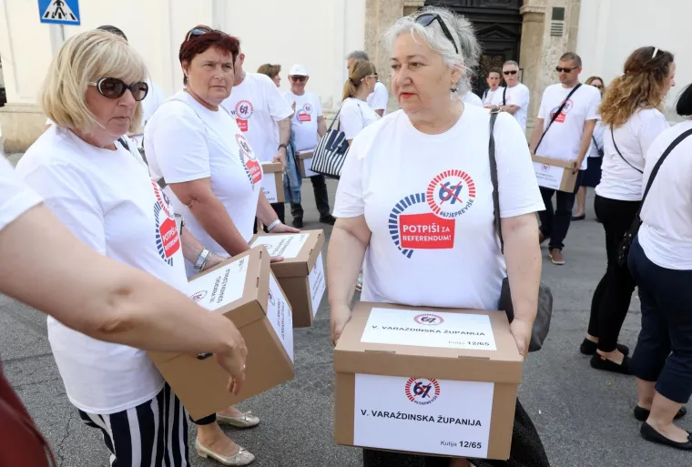 Sindikati predali Jandrokoviću 748.624 potpisa za referendum o mirovinskoj reformi