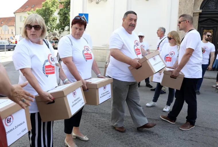 Sindikati predali Jandrokoviću 748.624 potpisa za referendum o mirovinskoj reformi