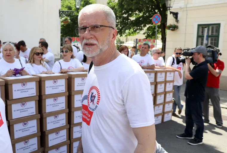 Sindikati predali Jandrokoviću 748.624 potpisa za referendum o mirovinskoj reformi