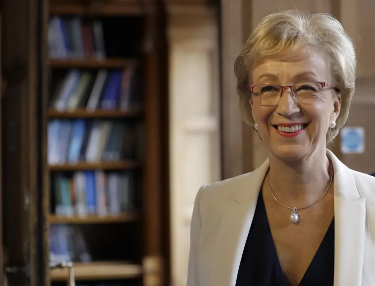 Počinje utrka za nasljednika Therese May: Favorit je nepredvidivi euroskeptik