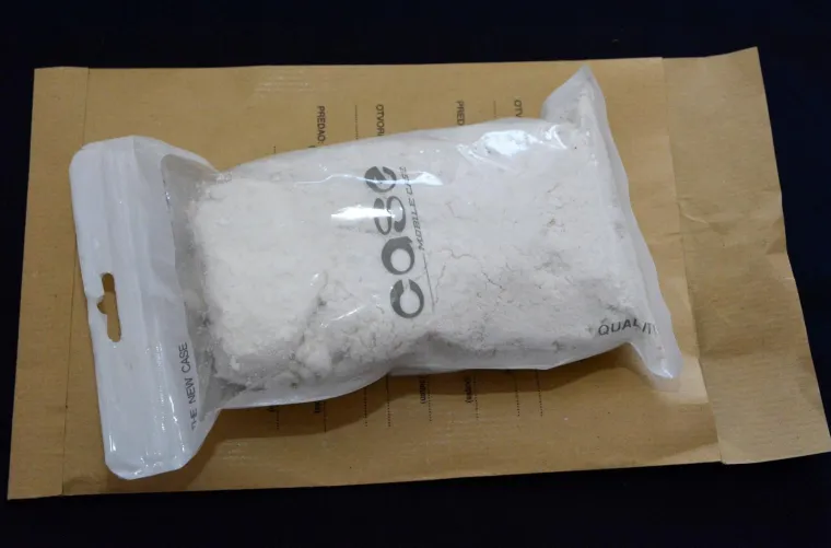 Dileri Slavonskog Broda: Mladić i djevojka uhićeni sa 560 grama trave i stotinu grama amfetamina