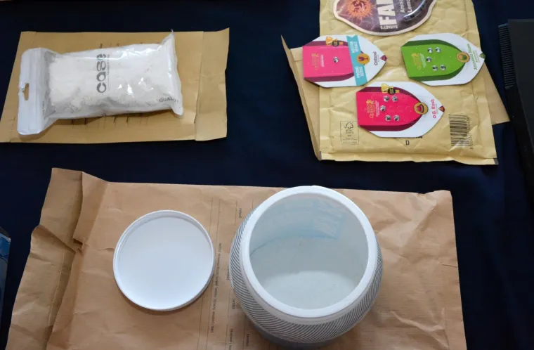 Dileri Slavonskog Broda: Mladić i djevojka uhićeni sa 560 grama trave i stotinu grama amfetamina