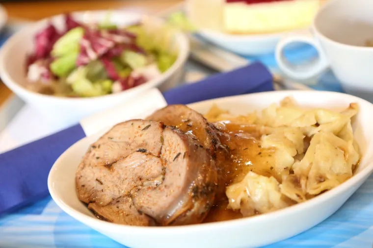 Odsad na letovima Croatia Airlinesa možete pojesti puricu s mlincima, varivo s fa&scaron;irancima ili domaće &scaron;trukle