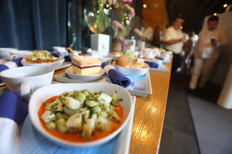 Odsad na letovima Croatia Airlinesa možete pojesti puricu s mlincima, varivo s fa&scaron;irancima ili domaće &scaron;trukle