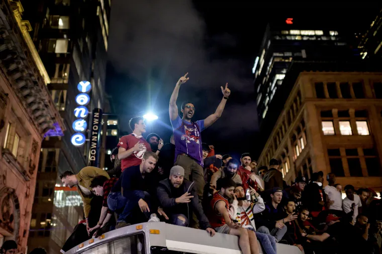 Osvojili naslov NBA prvaka: Pogledajte kako su navijači Toronto Raptorsa proslavili povijesni uspjeh