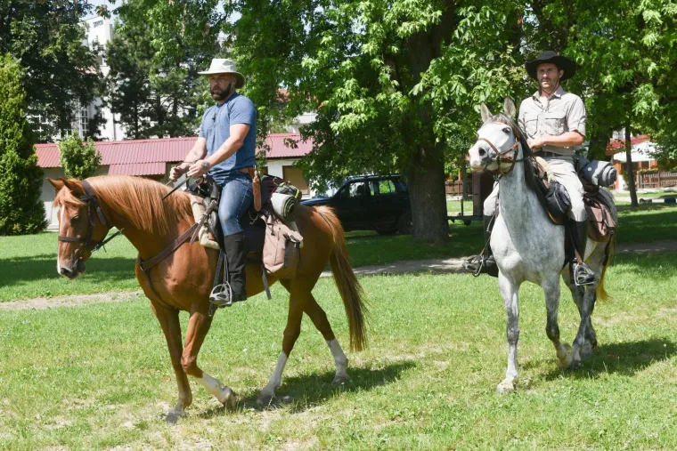 Boris Veličan i Dušan Bućan na 
konjima su krenuli na dvomjesecno putovanje od Zagreba do Crnog mora