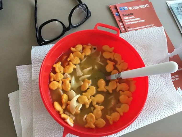 DRUGA POLOVICA MJESECA ZNAČI DA JEDE&Scaron; &Scaron;TO IMA&Scaron;: Ovo su najtužniji obroci koje su ljudi nosili na posao