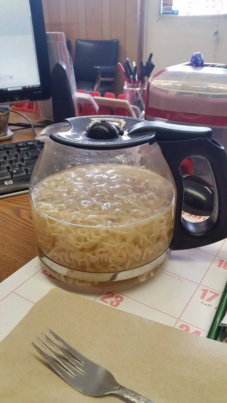 DRUGA POLOVICA MJESECA ZNAČI DA JEDE&Scaron; &Scaron;TO IMA&Scaron;: Ovo su najtužniji obroci koje su ljudi nosili na posao