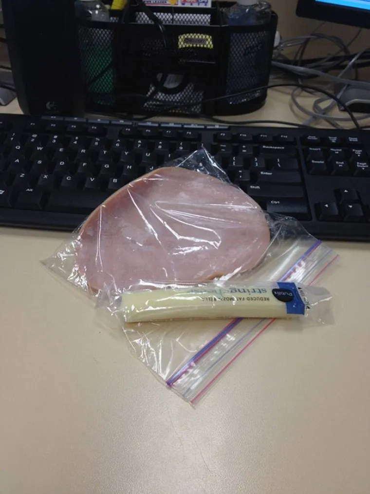 DRUGA POLOVICA MJESECA ZNAČI DA JEDE&Scaron; &Scaron;TO IMA&Scaron;: Ovo su najtužniji obroci koje su ljudi nosili na posao