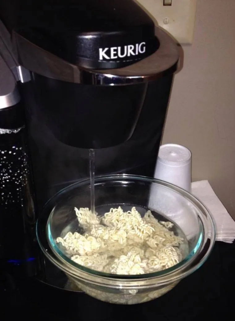 DRUGA POLOVICA MJESECA ZNAČI DA JEDE&Scaron; &Scaron;TO IMA&Scaron;: Ovo su najtužniji obroci koje su ljudi nosili na posao