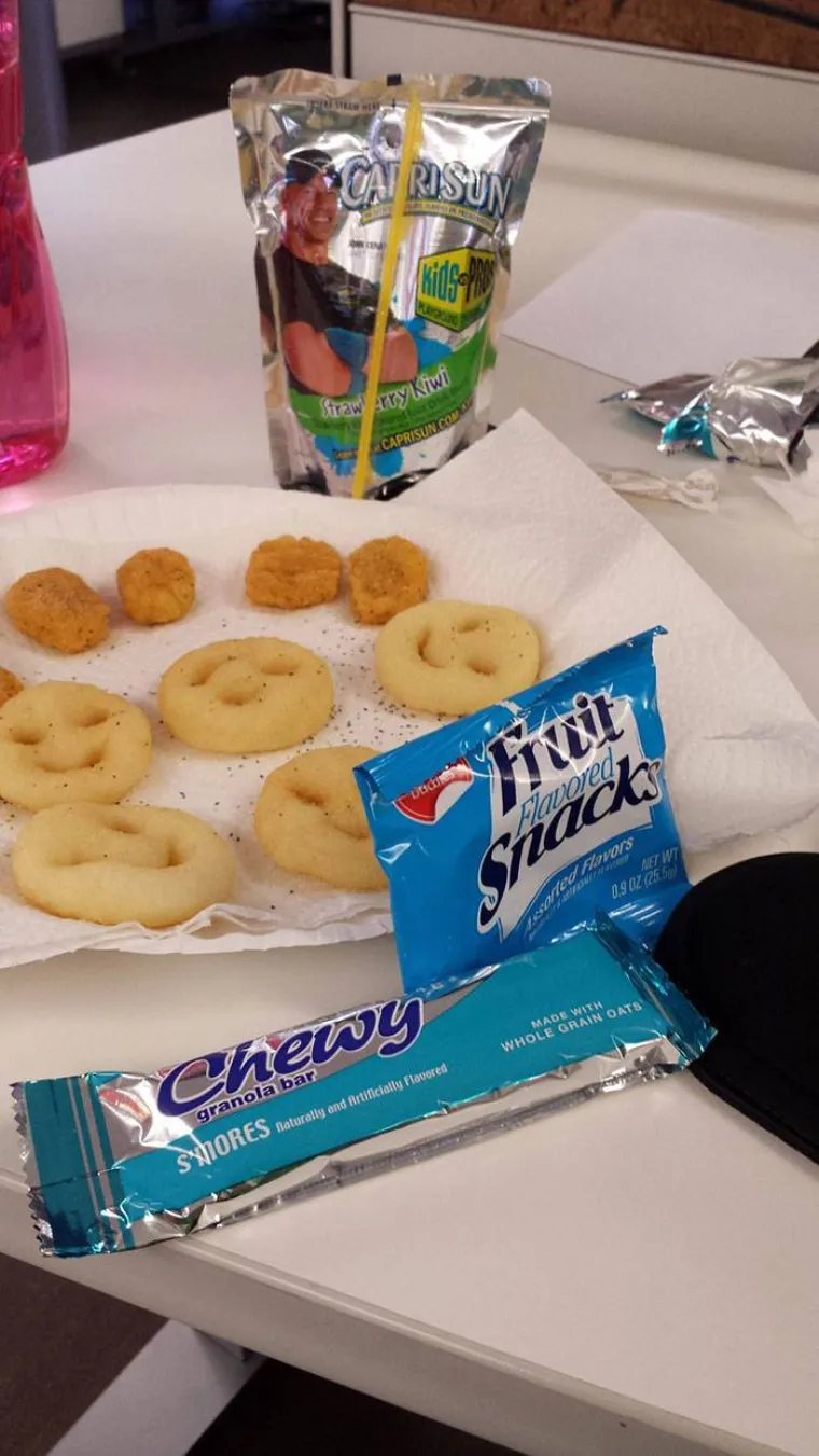 DRUGA POLOVICA MJESECA ZNAČI DA JEDE&Scaron; &Scaron;TO IMA&Scaron;: Ovo su najtužniji obroci koje su ljudi nosili na posao