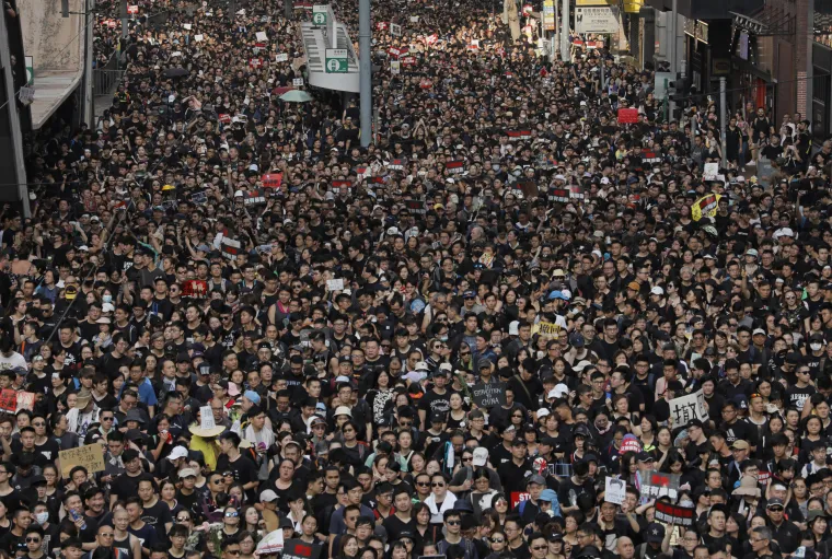 Po paklenoj vrućini novi masovni prosvjedi u Hong Kongu: 'Prestanite nas ubijati!'