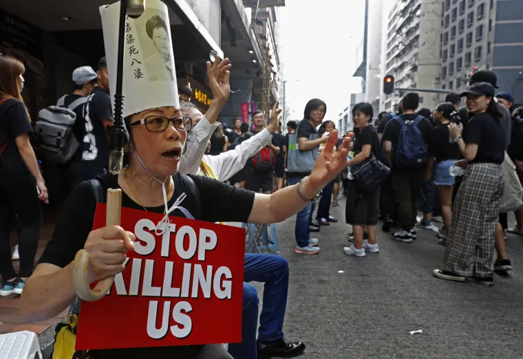 Po paklenoj vrućini novi masovni prosvjedi u Hong Kongu: 'Prestanite nas ubijati!'