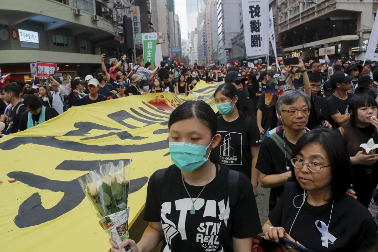 Po paklenoj vrućini novi masovni prosvjedi u Hong Kongu: 'Prestanite nas ubijati!'