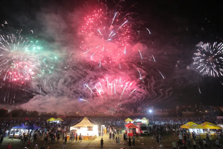 Estonski majstori zapalili nebo iznad Bundeka: Pogledajte spektakularan vatromet!