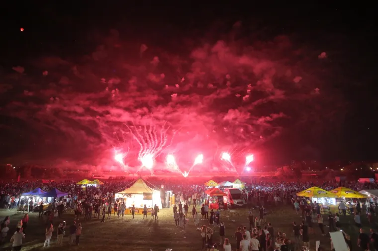 Estonski majstori zapalili nebo iznad Bundeka: Pogledajte spektakularan vatromet!