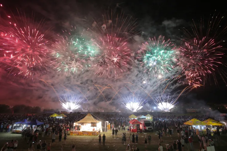 Estonski majstori zapalili nebo iznad Bundeka: Pogledajte spektakularan vatromet!