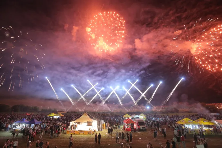 Estonski majstori zapalili nebo iznad Bundeka: Pogledajte spektakularan vatromet!