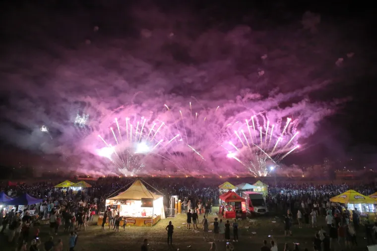 Estonski majstori zapalili nebo iznad Bundeka: Pogledajte spektakularan vatromet!