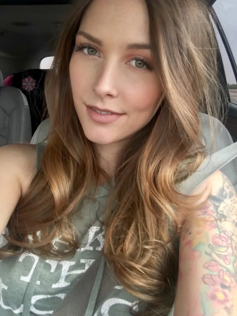 SVE VI&Scaron;E DJEVOJAKA RADI NE&Scaron;TO ČUDNO S POJASOM: I onda se fotografiraju kako bi svima pokazale svoje obline