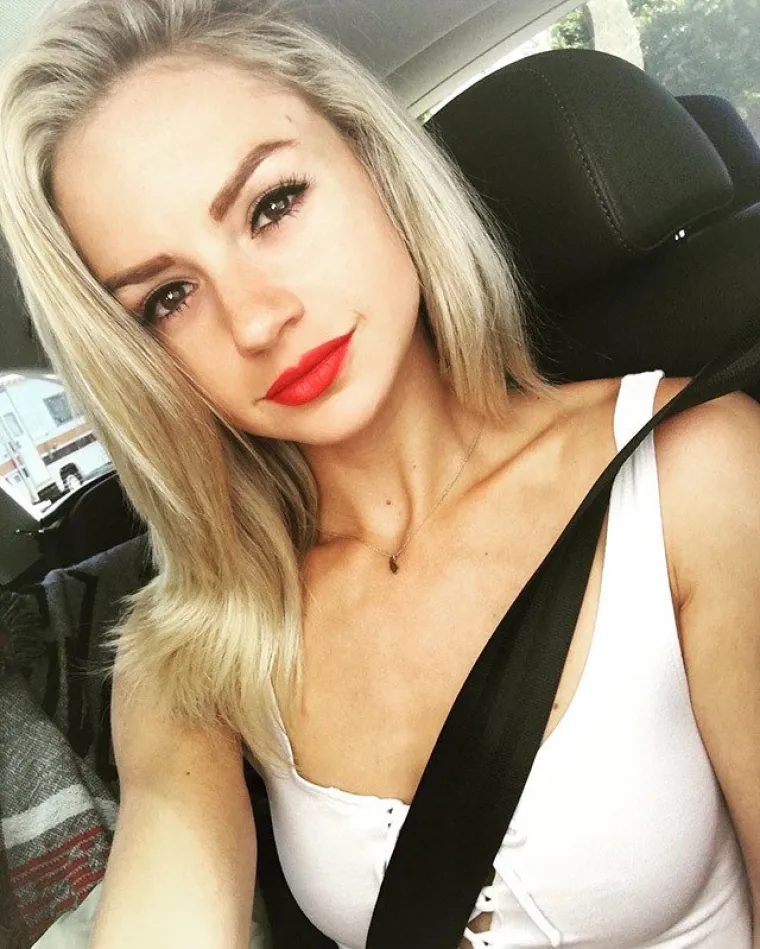 SVE VI&Scaron;E DJEVOJAKA RADI NE&Scaron;TO ČUDNO S POJASOM: I onda se fotografiraju kako bi svima pokazale svoje obline