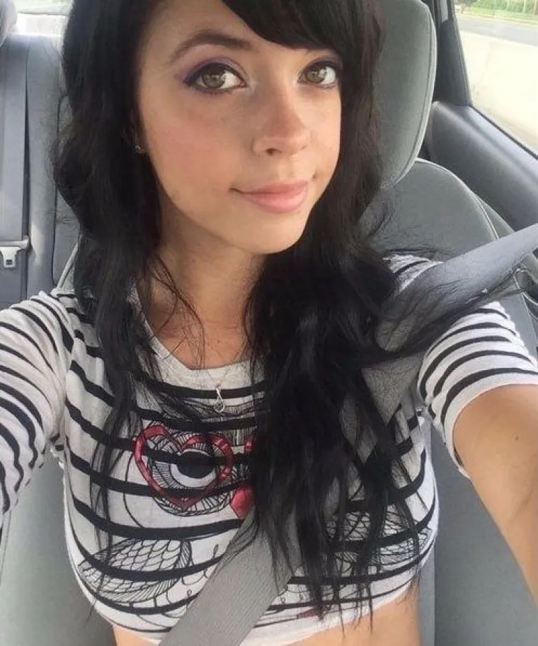 SVE VI&Scaron;E DJEVOJAKA RADI NE&Scaron;TO ČUDNO S POJASOM: I onda se fotografiraju kako bi svima pokazale svoje obline