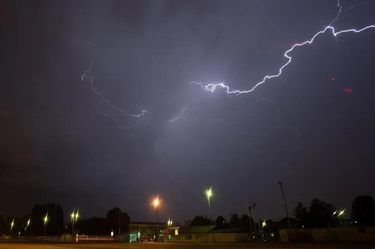 Munje 'parale' oblake nad Zagrebom: Nakon jakog pljuska temperatura pala za 10-ak Celzija