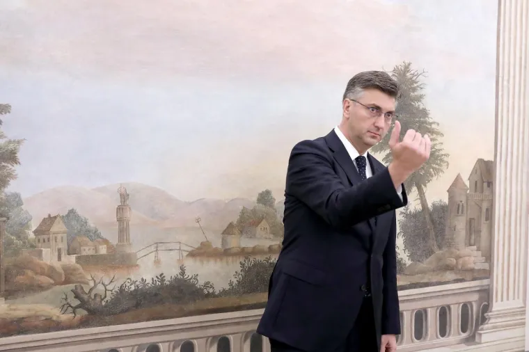 Pogledajte prve fotografije obnovljene dvorane Ban Jelačić: Drevnim freskama vraćen sjaj iz 19. stoljeća