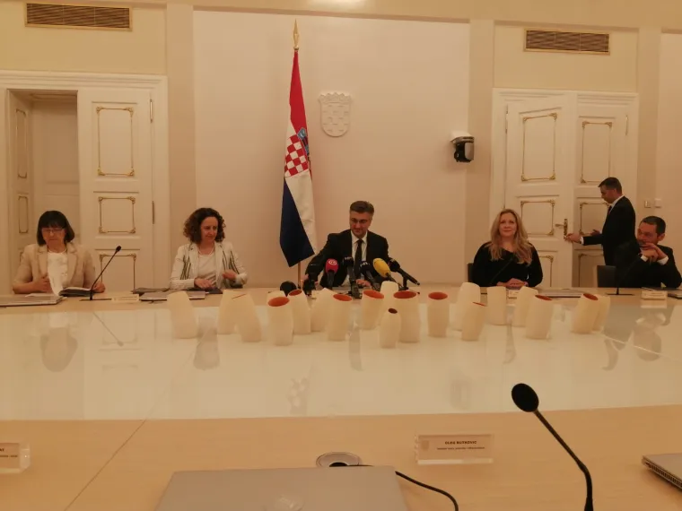 Pogledajte prve fotografije obnovljene dvorane Ban Jelačić: Drevnim freskama vraćen sjaj iz 19. stoljeća