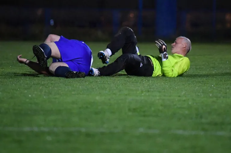 HDZ-ovci po blatnjavom terenu zaigrali nogomet protiv 'Zvijezda': 'Nema prljave igre, samo korektno'