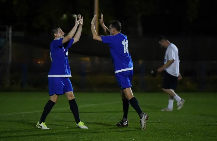 HDZ-ovci po blatnjavom terenu zaigrali nogomet protiv 'Zvijezda': 'Nema prljave igre, samo korektno'