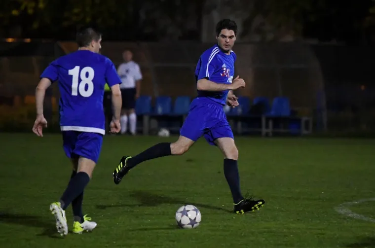 HDZ-ovci po blatnjavom terenu zaigrali nogomet protiv 'Zvijezda': 'Nema prljave igre, samo korektno'