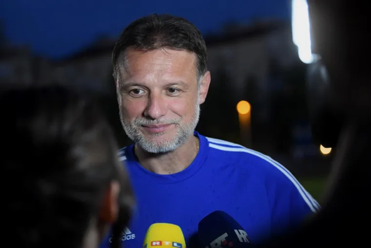 HDZ-ovci po blatnjavom terenu zaigrali nogomet protiv 'Zvijezda': 'Nema prljave igre, samo korektno'