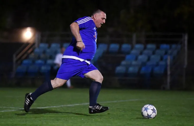 HDZ-ovci po blatnjavom terenu zaigrali nogomet protiv 'Zvijezda': 'Nema prljave igre, samo korektno'