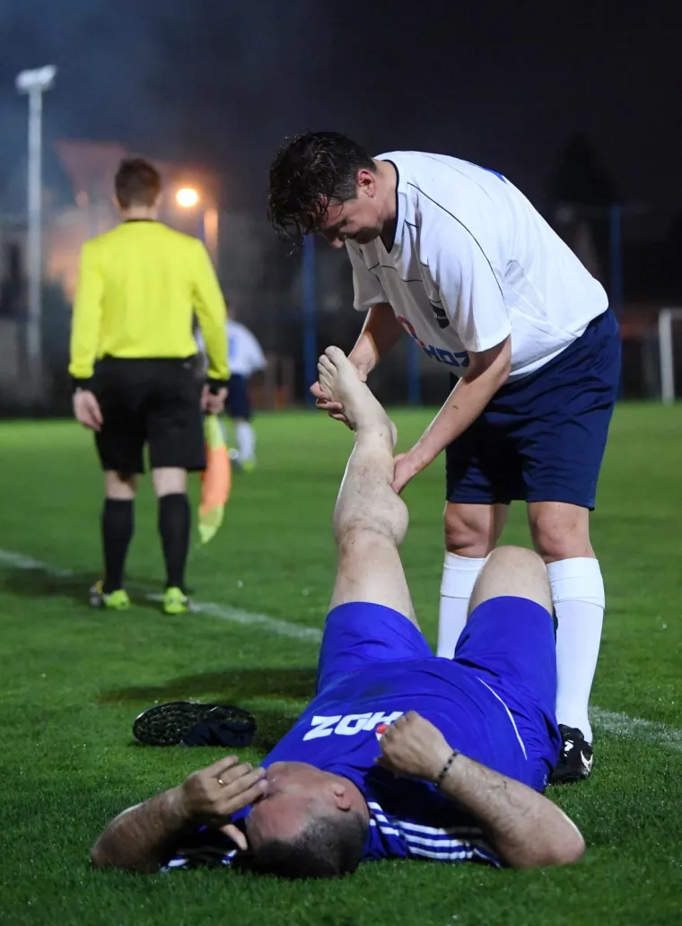 HDZ-ovci po blatnjavom terenu zaigrali nogomet protiv 'Zvijezda': 'Nema prljave igre, samo korektno'