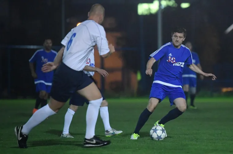 HDZ-ovci po blatnjavom terenu zaigrali nogomet protiv 'Zvijezda': 'Nema prljave igre, samo korektno'