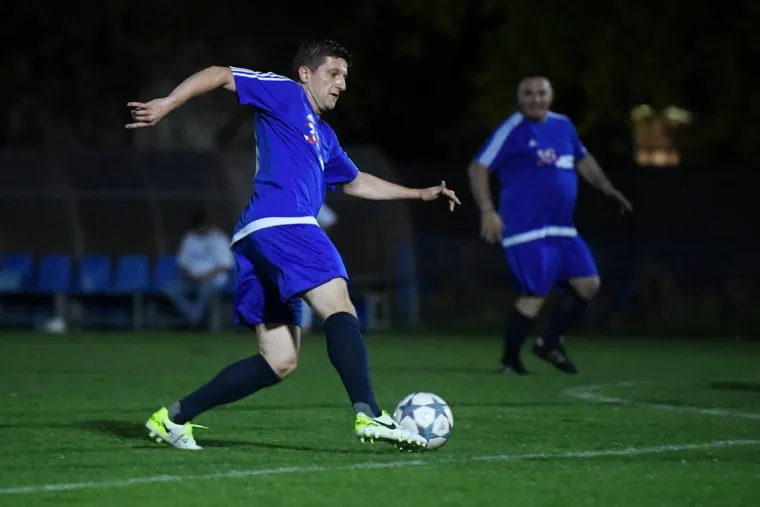 HDZ-ovci po blatnjavom terenu zaigrali nogomet protiv 'Zvijezda': 'Nema prljave igre, samo korektno'