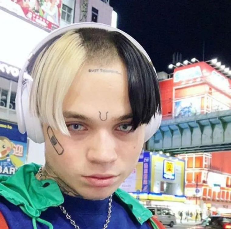 HODAJUĆI DOKAZ ZA&Scaron;TO JE OPASNO NALJUTITI FRIZERE: Ma&scaron;u o&scaron;trim predmetima oko va&scaron;eg vrata, ali to nije najgore...